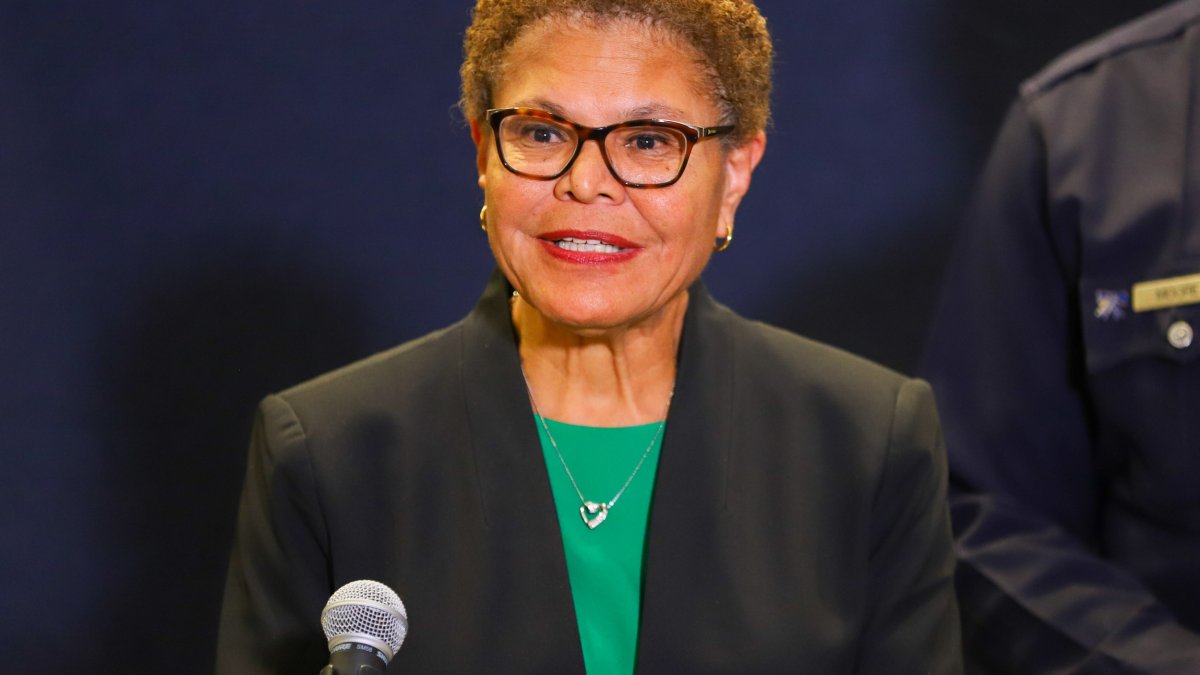 Mayor Bass calls for council to approve additional $4.4M to LAPD budget – NBC Los Angeles