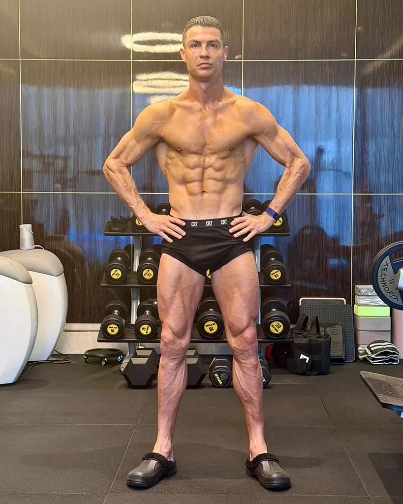Cristiano Ronaldo, shirtless, abs, underwear, muscles, Instagram