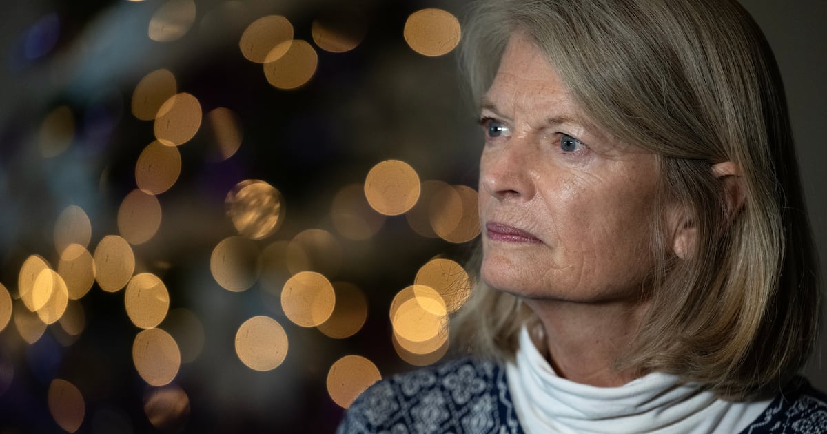 Murkowski is seeking bipartisan compromise on health care subsidies as deadline approaches