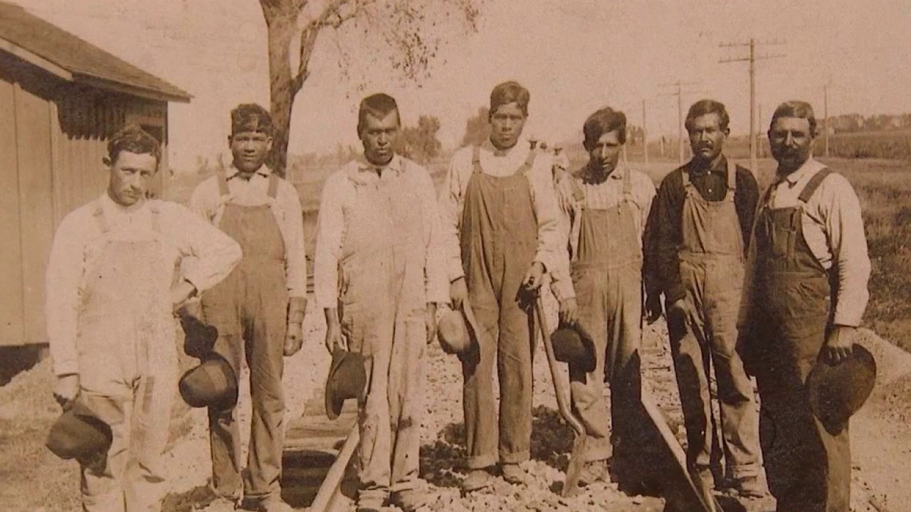 Exhibit shows how Mexican rail workers built Chicago