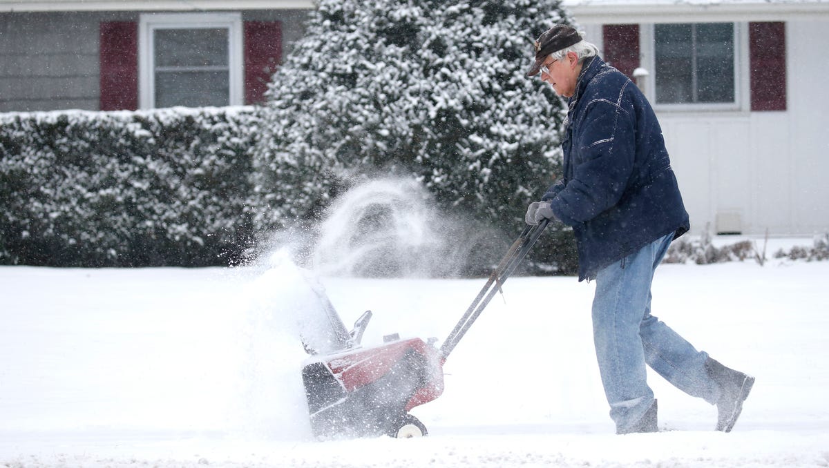 Winter weather advisories remain in effect as snow falls across NY