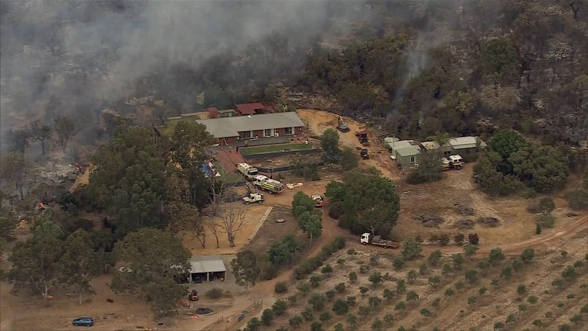 Cowalla bushfire: Fire comes dangerously close to a property in the Gingin area