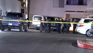 Man dead after being shot at apartment complex in Ahwatukee