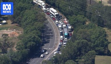 Sydney's M4 tunnel shut over fears concrete roofing could fall onto vehicles
