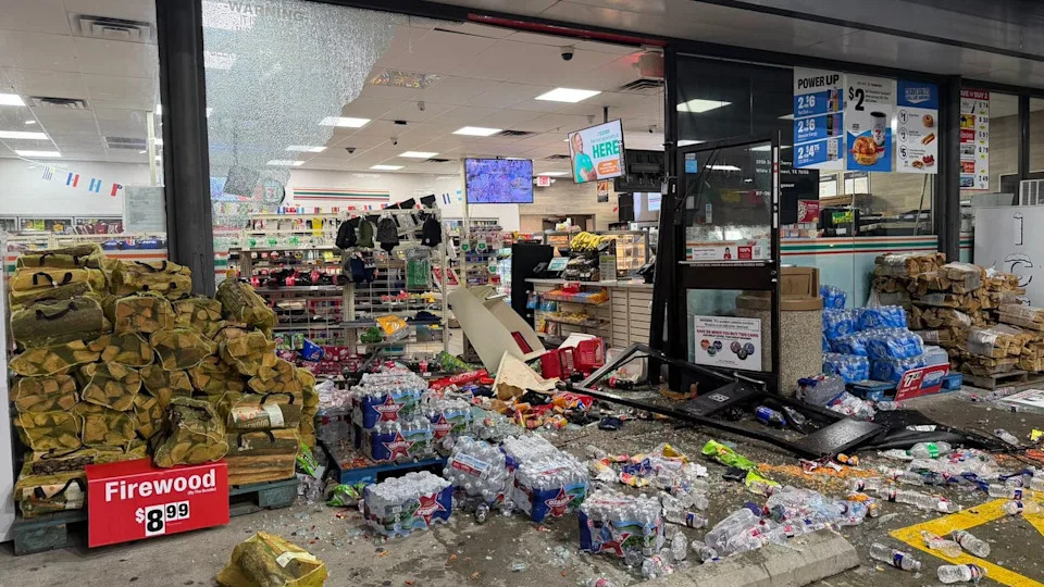 <div>Attempted ATM theft (Fort Worth police)</div>