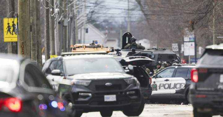 Shelter-in-place lifted after suspect, officer exchange fire in Welland, Ont., SIU probing