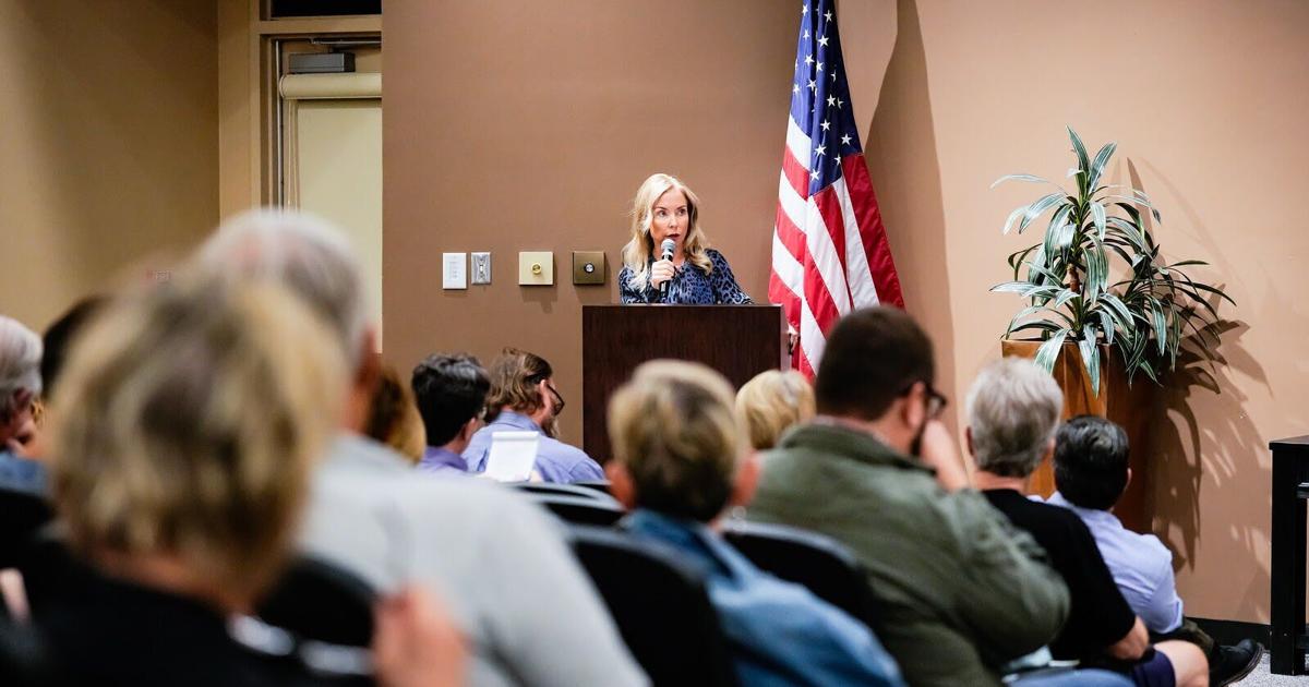 Scottsdale mayor battles 'bloc,' pushes British-style debates |