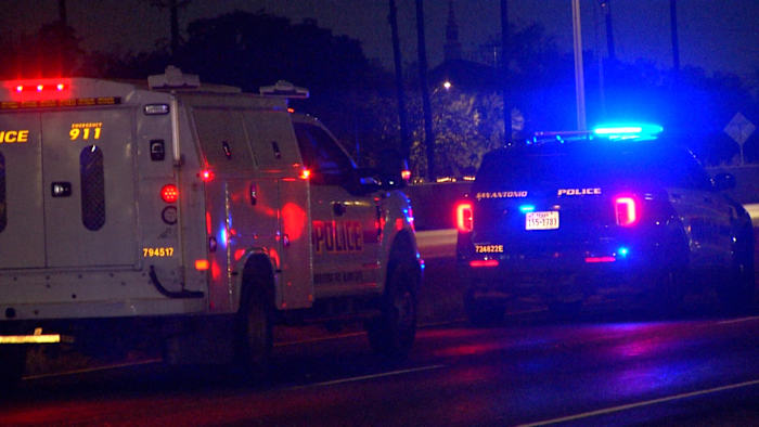 Man killed after crashing car into 18-wheeler on SE Loop 410, SAPD says