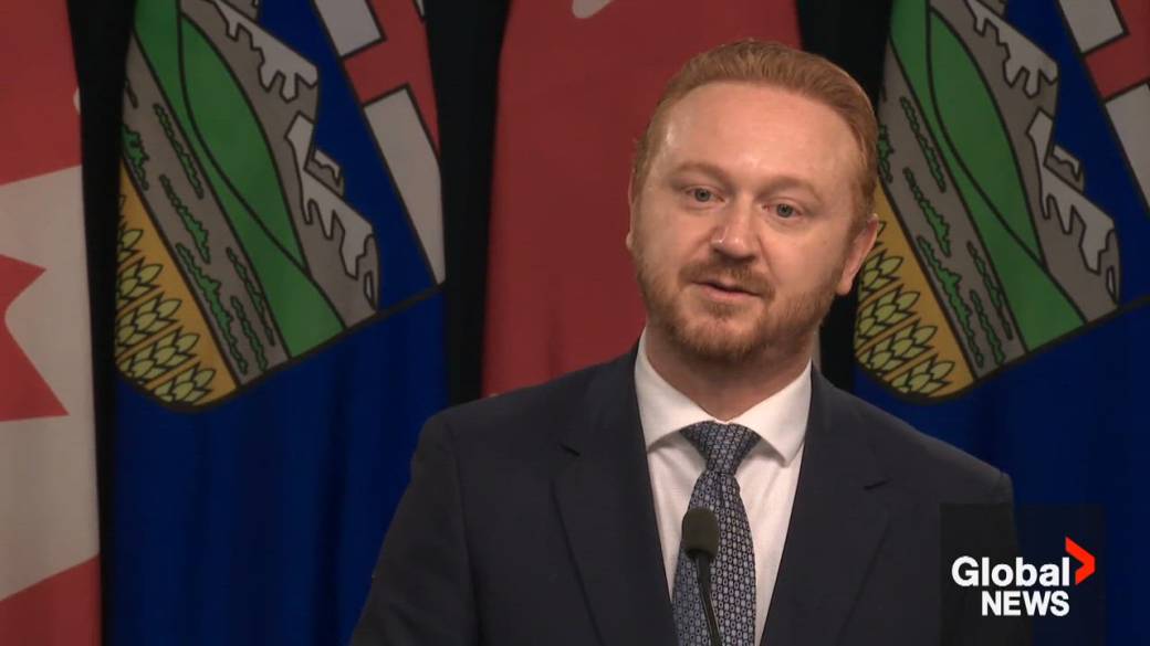 Click to play video: 'Alberta bill aims to clear further obstacles to citizen-driven referendum questions'