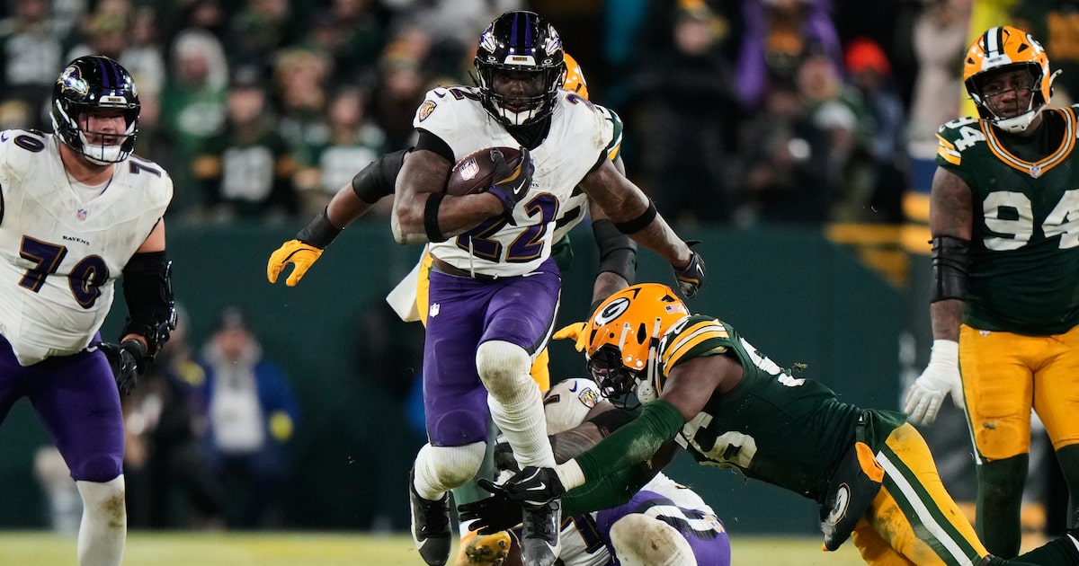 Derrick Henry’s virtuoso performance helps Ravens stay alive with win over Packers
