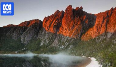 Three bushwalkers rescued from Lake Rhona in Tasmania's south-west
