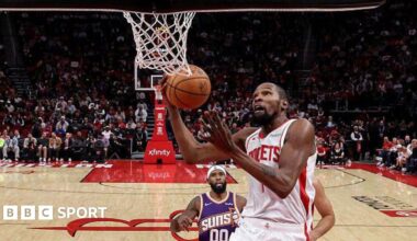 Kevin Durant in action for the Houston Rockets against the Phoenix Suns