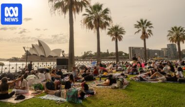 Revellers camp overnight to secure prime spot for Sydney New Year's Eve fireworks