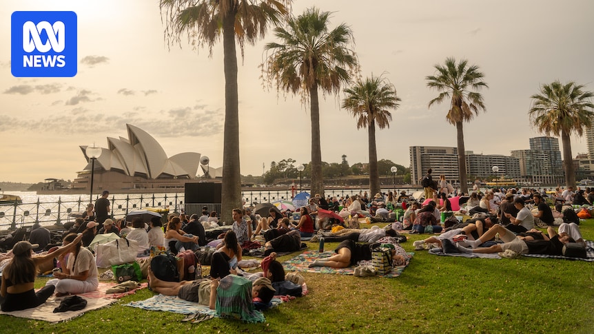 Revellers camp overnight to secure prime spot for Sydney New Year's Eve fireworks