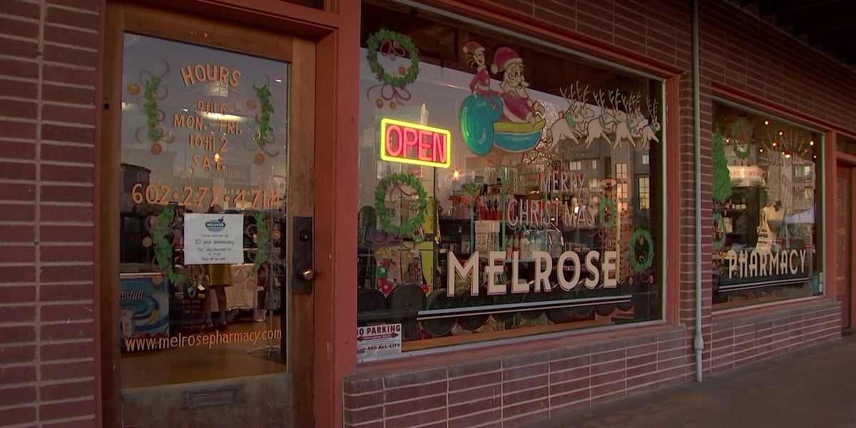 Phoenix pharmacy celebrates 20 years amid nationwide closures
