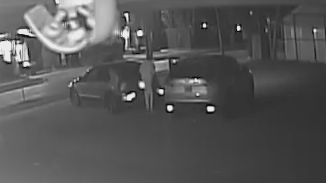 New video: Moment thief breaks into Canadian family's car, leaving them stranded in Texas