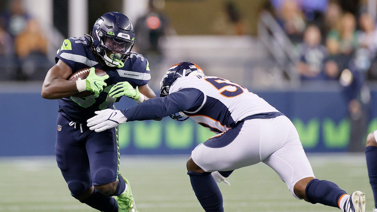 Jacksonville Jaguars sign RB DeeJay Dallas with Bhayshul Tuten injured