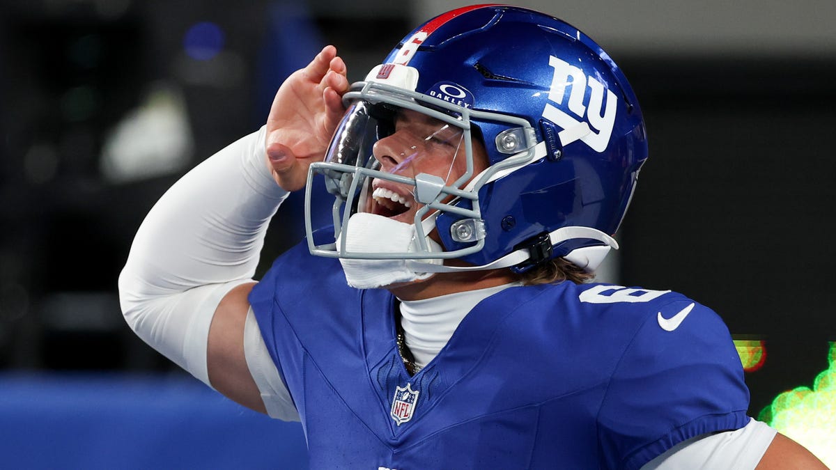 Shop the best Cyber Monday deals on NFL gifts for Giants fans