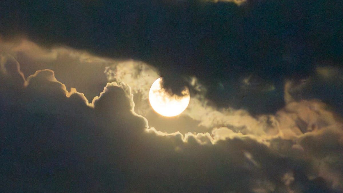 A Super "Cold moon" is rising soon. How to see December's Supermoon