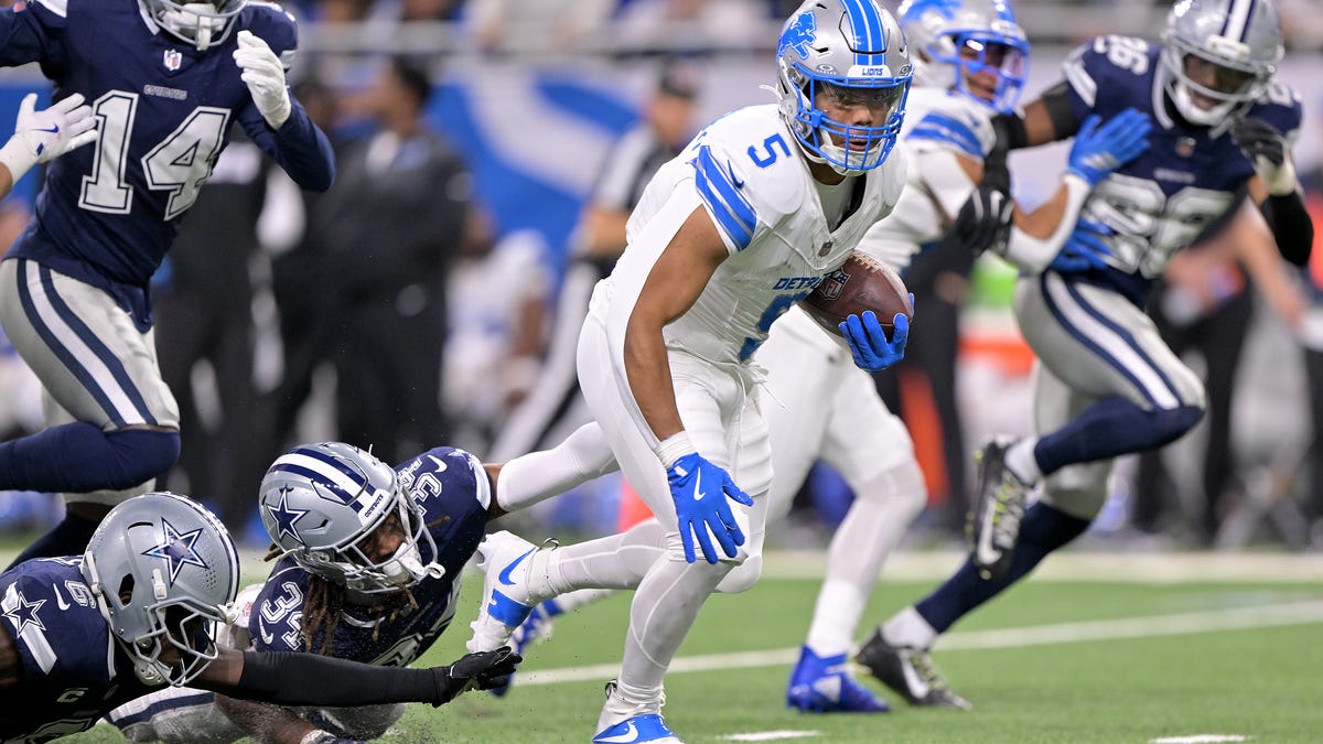 Lions keep playoff hopes alive with 44-30 win over Cowboys