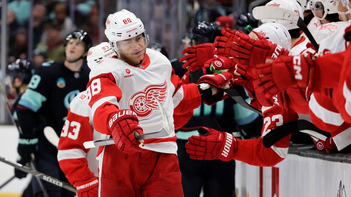 Patrick Kane scores No. 497 to lead Red Wings to 4-3 victory in Seattle