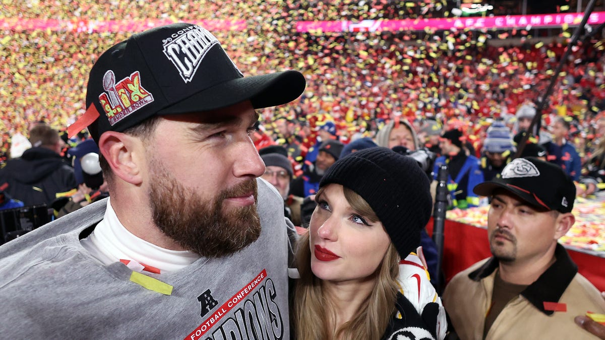 Inside Taylor Swift and Travis Kelce's cute Eras Tour phone calls