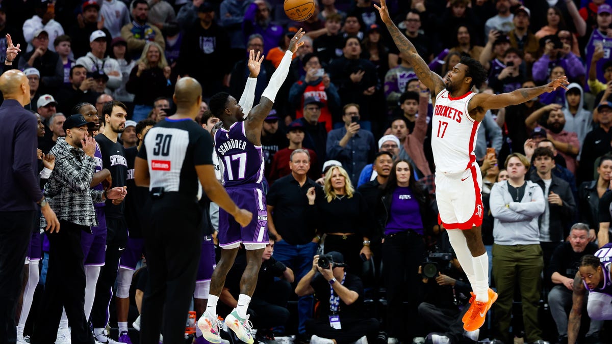 Houston suffers another late meltdown