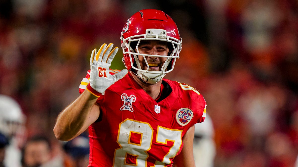 Travis Kelce, Lions, Snoop Dogg, Netflix