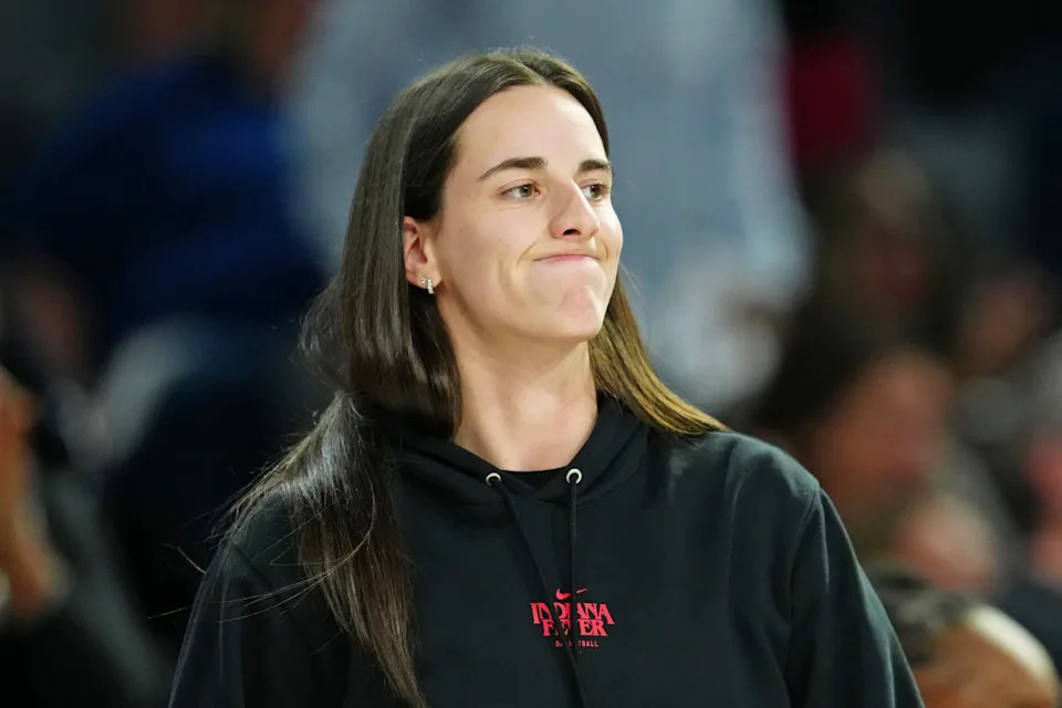 Indiana Fever guard Caitlin Clark (22) reacts from the bench after a play made by the Las Vegas Aces.© Stephen R&period; Sylvanie-Imagn Images