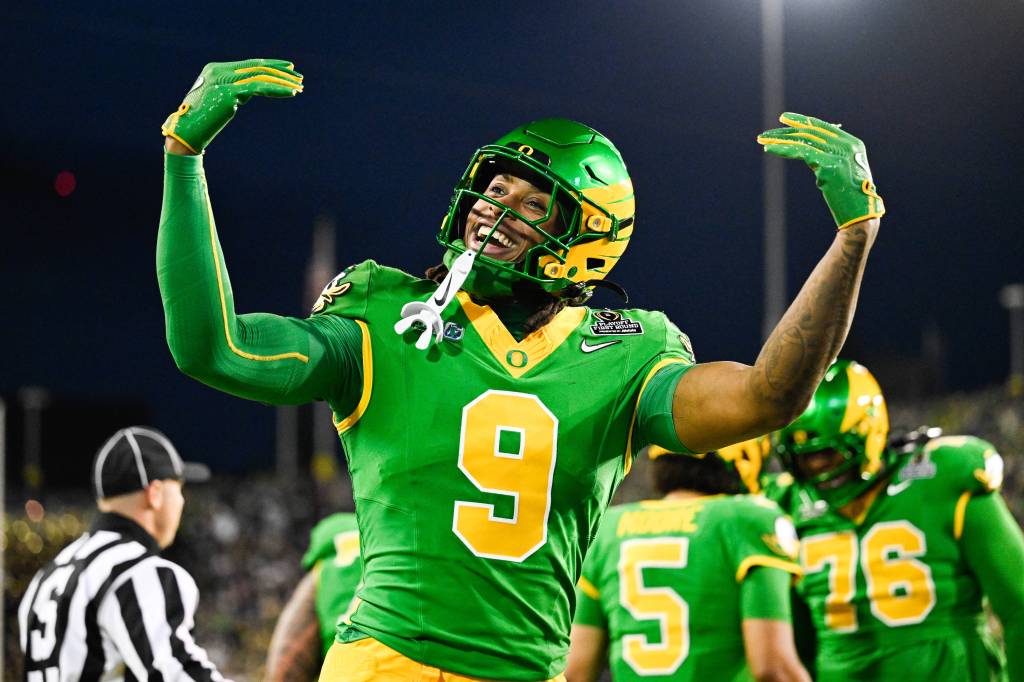 Oregon Ducks tight end Jamari Johnson (9) celebrates after a touchdown.