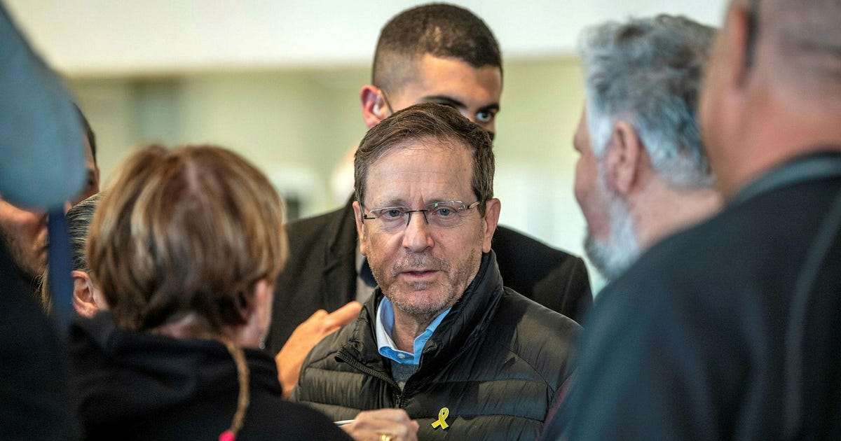 Herzog Tells U.S. Media He 'Respects Trump's Opinion' on Netanyahu Pardon, but 'Israel Is Sovereign Country'