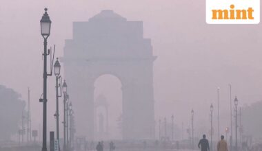 People walk along Kartavya Path, covered in a layer of smog as the AQI drops to 340, categorised as ‘Very Poor’ according to the Central Pollution Control Board (CPCB)