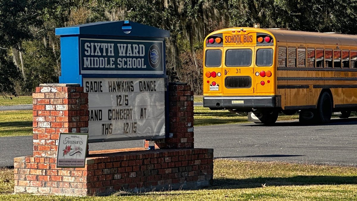 Girl expelled after confronting classmates over AI‑made nude images – NBC New York