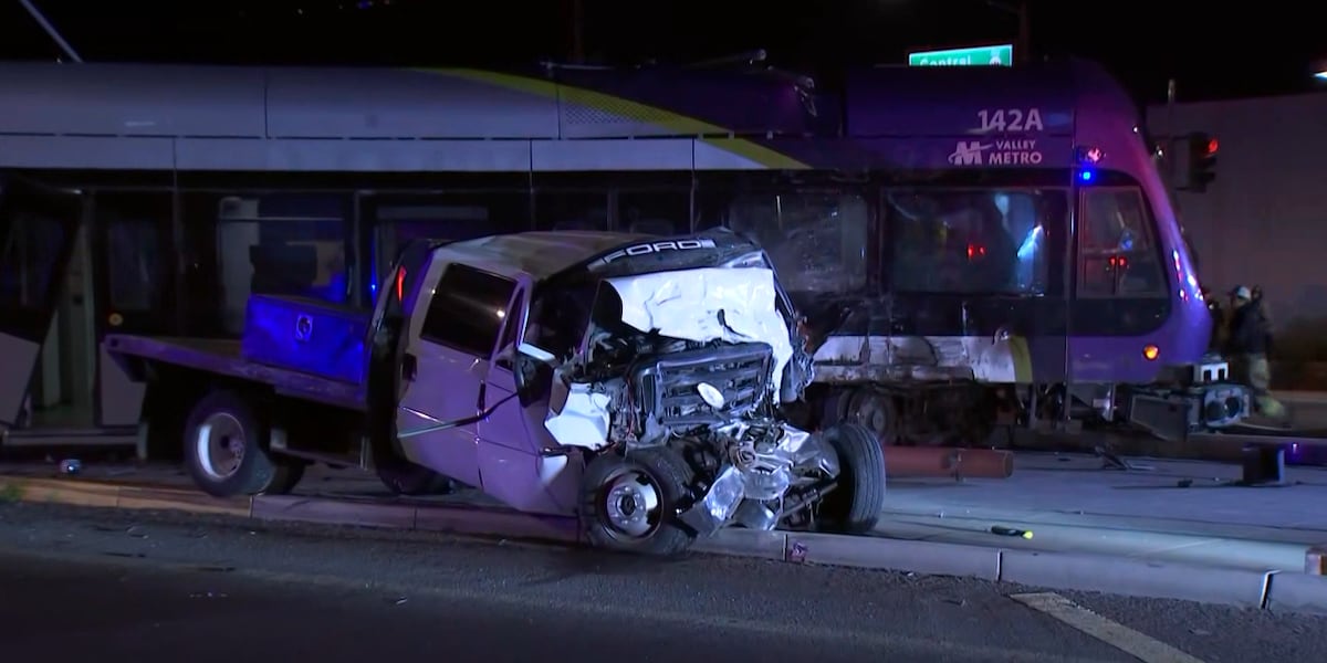 1 killed, 4 hurt in serious crash involving light rail in central Phoenix