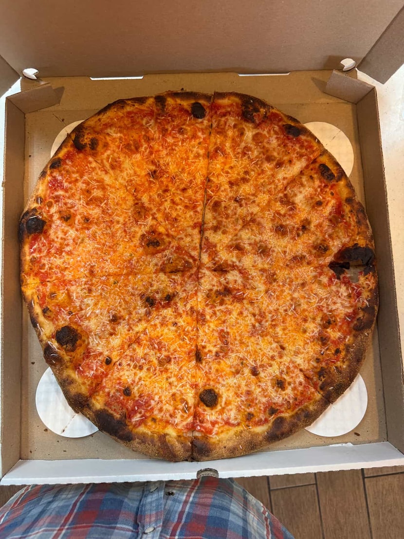Texapolitan Pizza's cheese pie