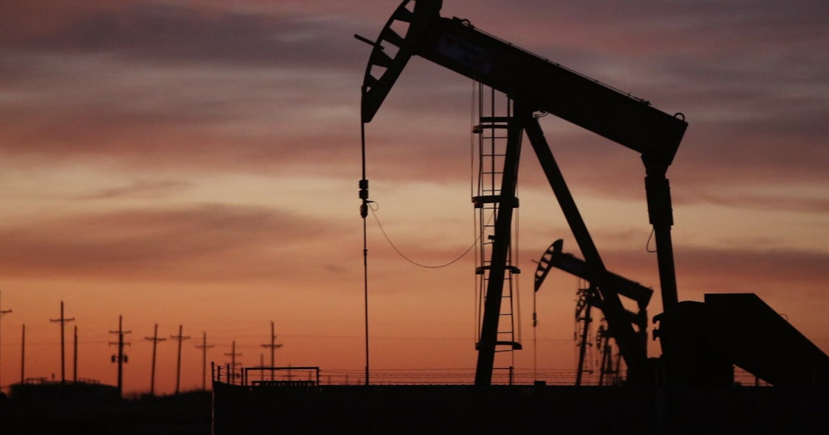 Oil and gas activity edges down in Q4 as uncertainty, pessimism linger, Dallas Fed says