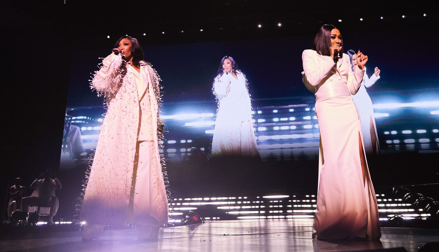 Brandy and Monica perform onstage