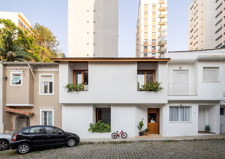 Village House / Peninsula Arquitetura - Exterior Photography, Windows, Facade, Door, Balcony