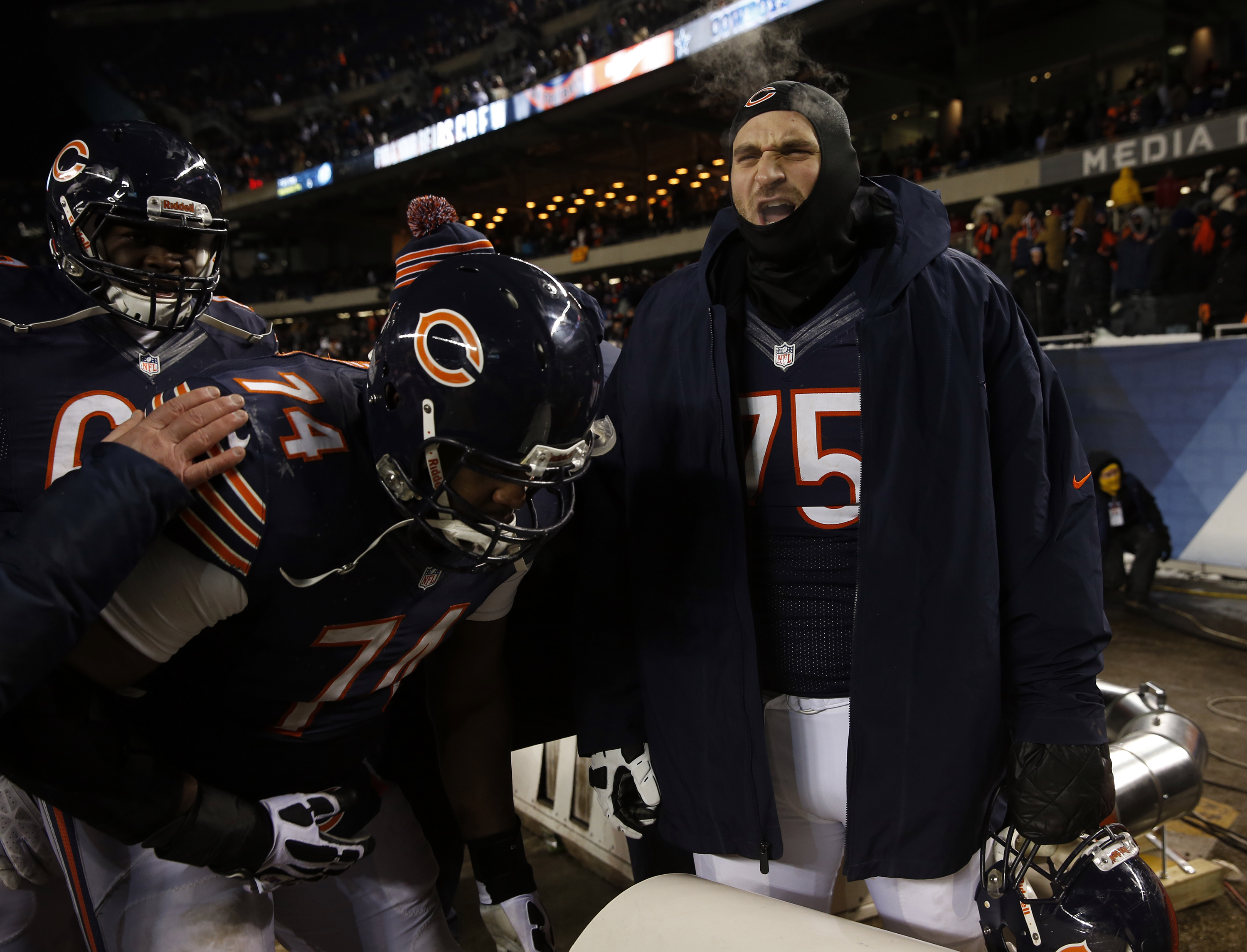 Chicago Bears' Kyle Long in final minutes of 45-28 win...