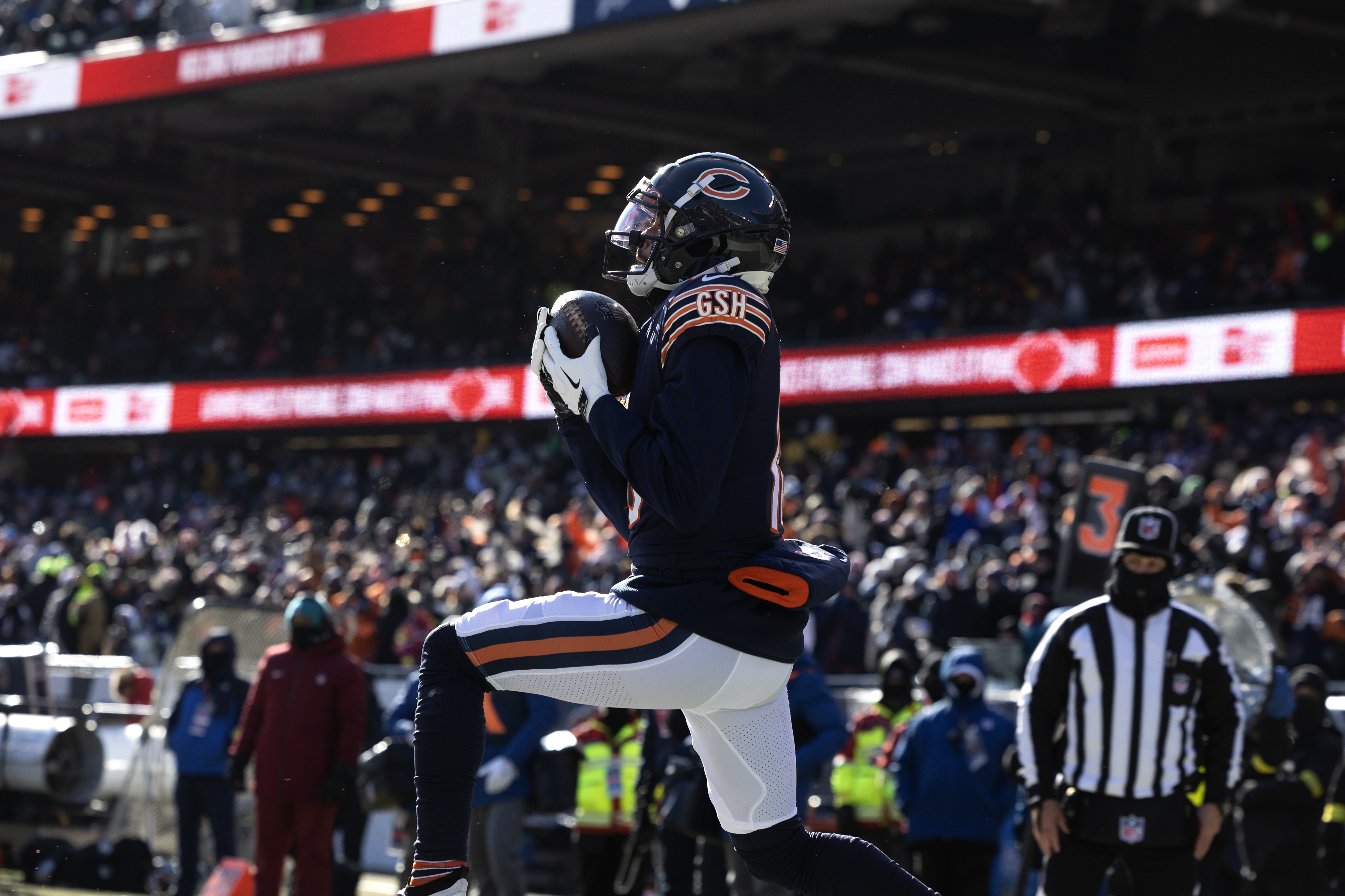 Chicago Bears wide receiver Dante Pettis hauls in a first...