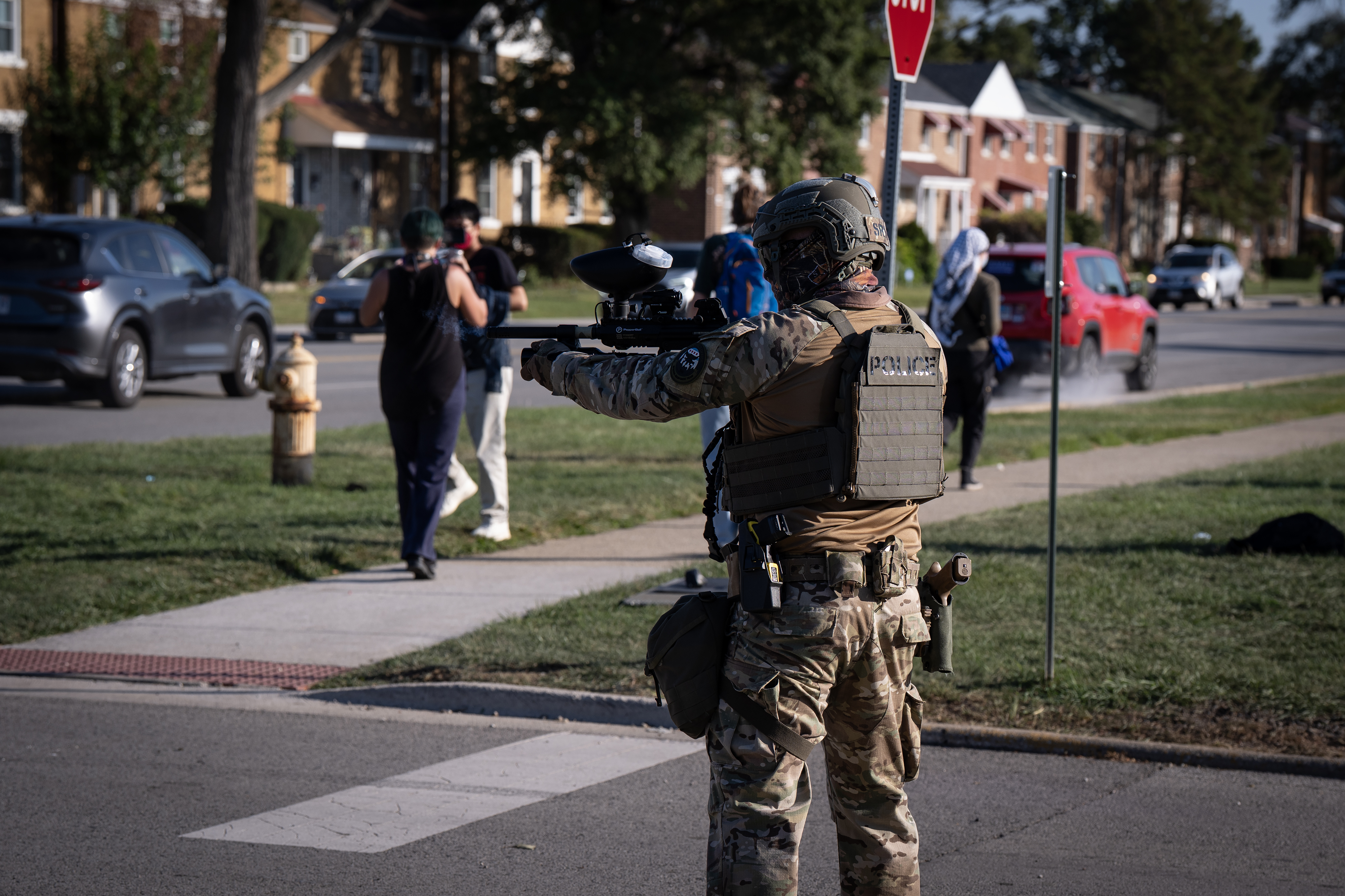 AÂ U.S. Immigration and Customs EnforcementÂ agent fires rounds at protesters on...