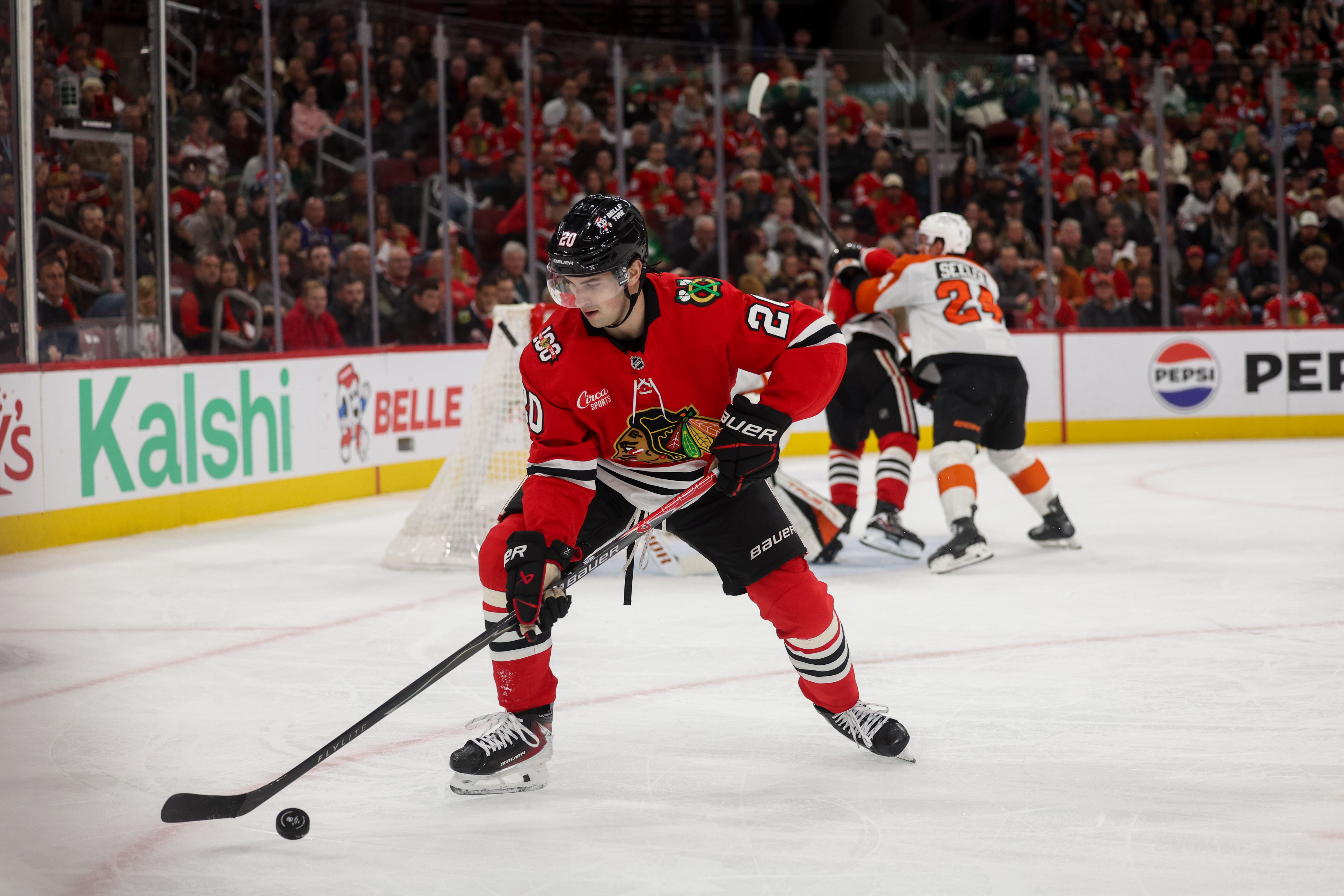 Chicago Blackhawks center Ryan Greene (20) handles the puck during the first period against the Philadelphia Flyers at the United Center Tuesday Dec. 23, 2025 in Chicago. (Armando L. Sanchez/Chicago Tribune)