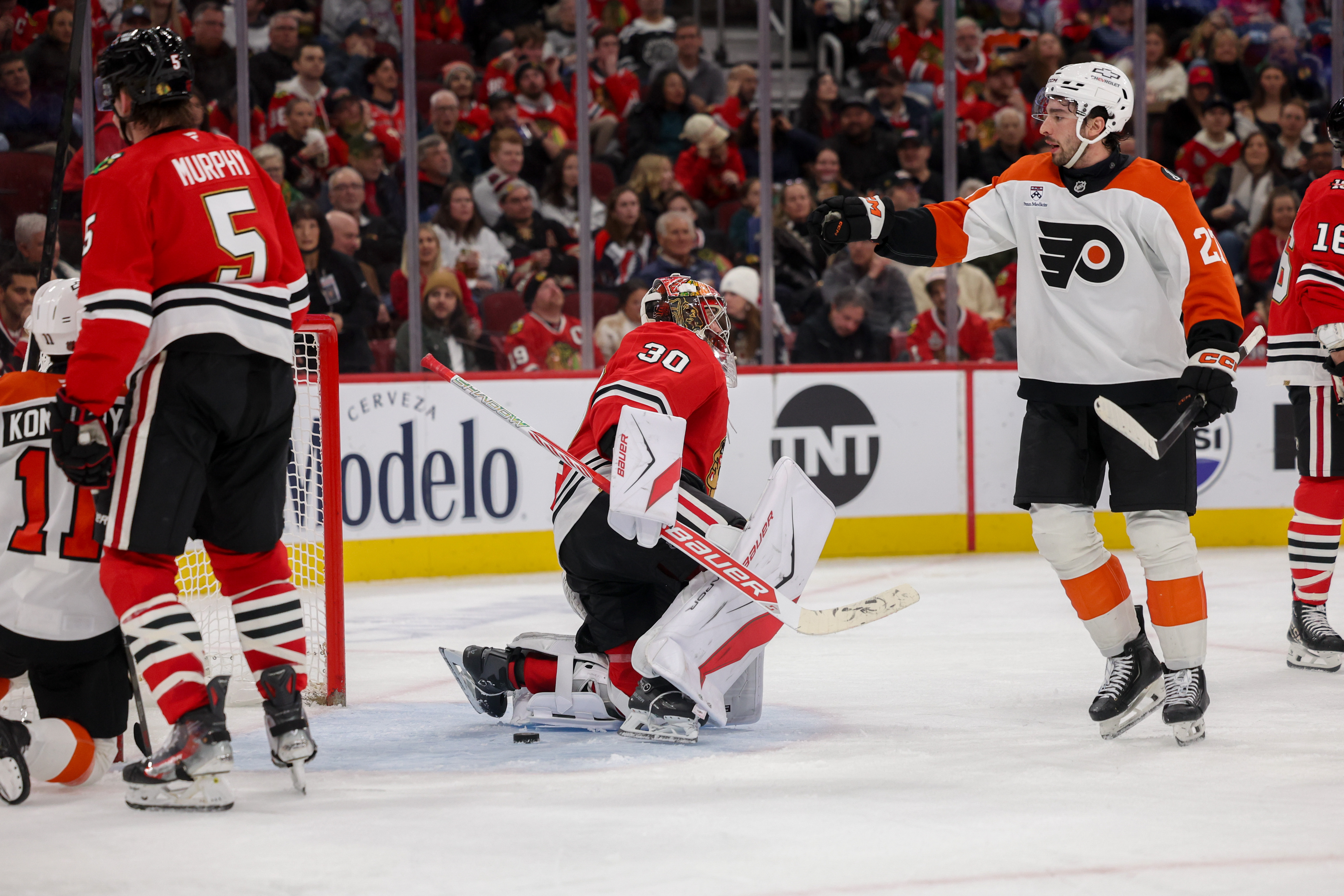 Philadelphia Flyers left wing Noah Cates (27) points to Philadelphia Flyers right wing Travis Konecny (11) after Cates scored a goal past Chicago Blackhawks goaltender Spencer Knight (30) during the second period at the United Center Tuesday Dec. 23, 2025 in Chicago. (Armando L. Sanchez/Chicago Tribune)