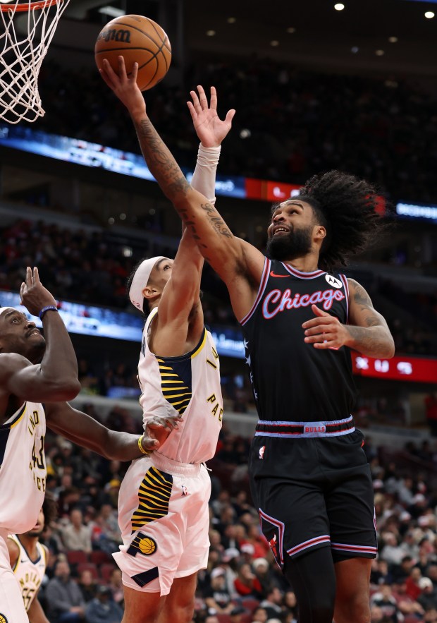 Bulls guard Coby White aims for the basket as Pacers guard Andrew Nembhard defends in the third quarter at the United Center on Dec. 5, 2025, in Chicago. (John J. Kim/Chicago Tribune)
