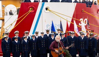 Chicago Christmas Tree SHip