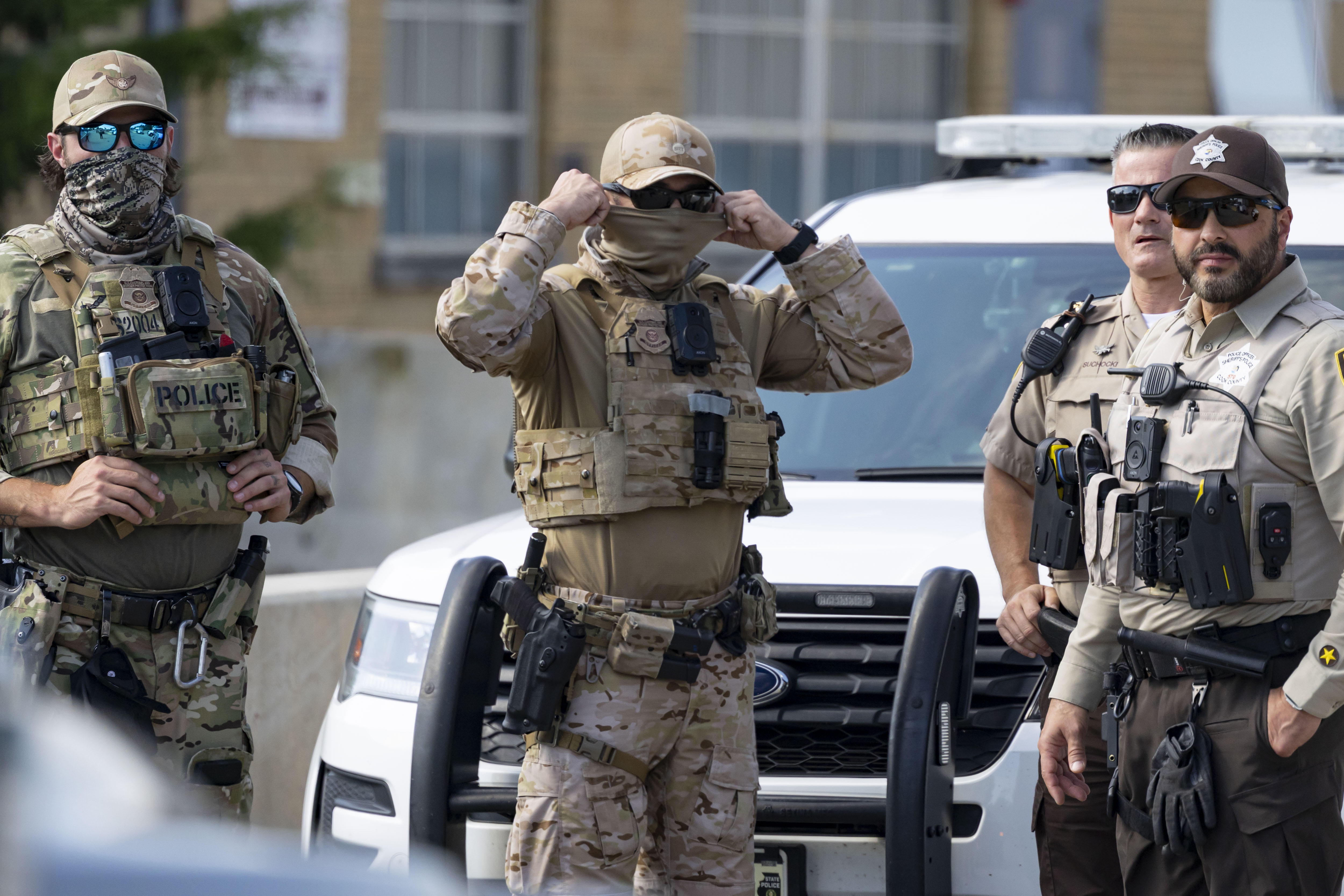U.S. Customs and Border Protection officers join Cook County Sheriffâs...