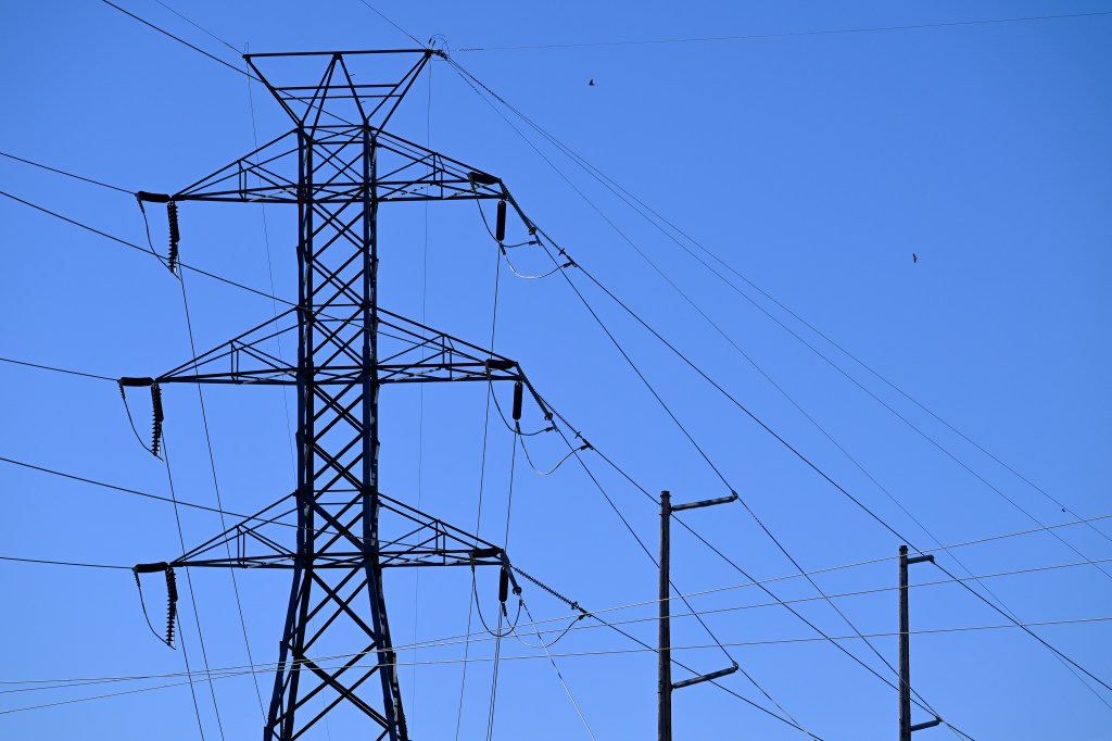 Over 1,500 without power in Boulder County as wind sweeps the county