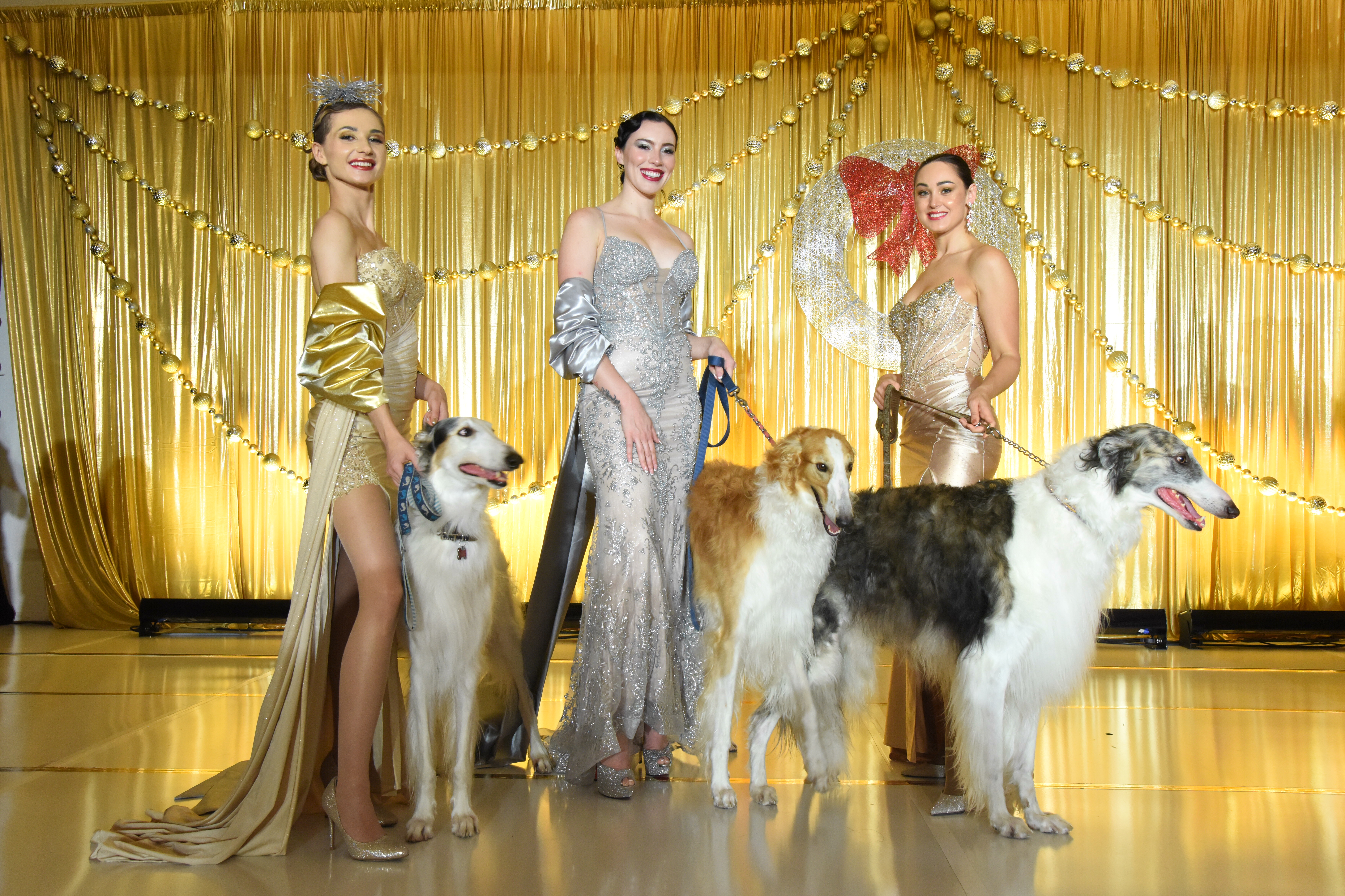 Models on stage (Douglas Gates)