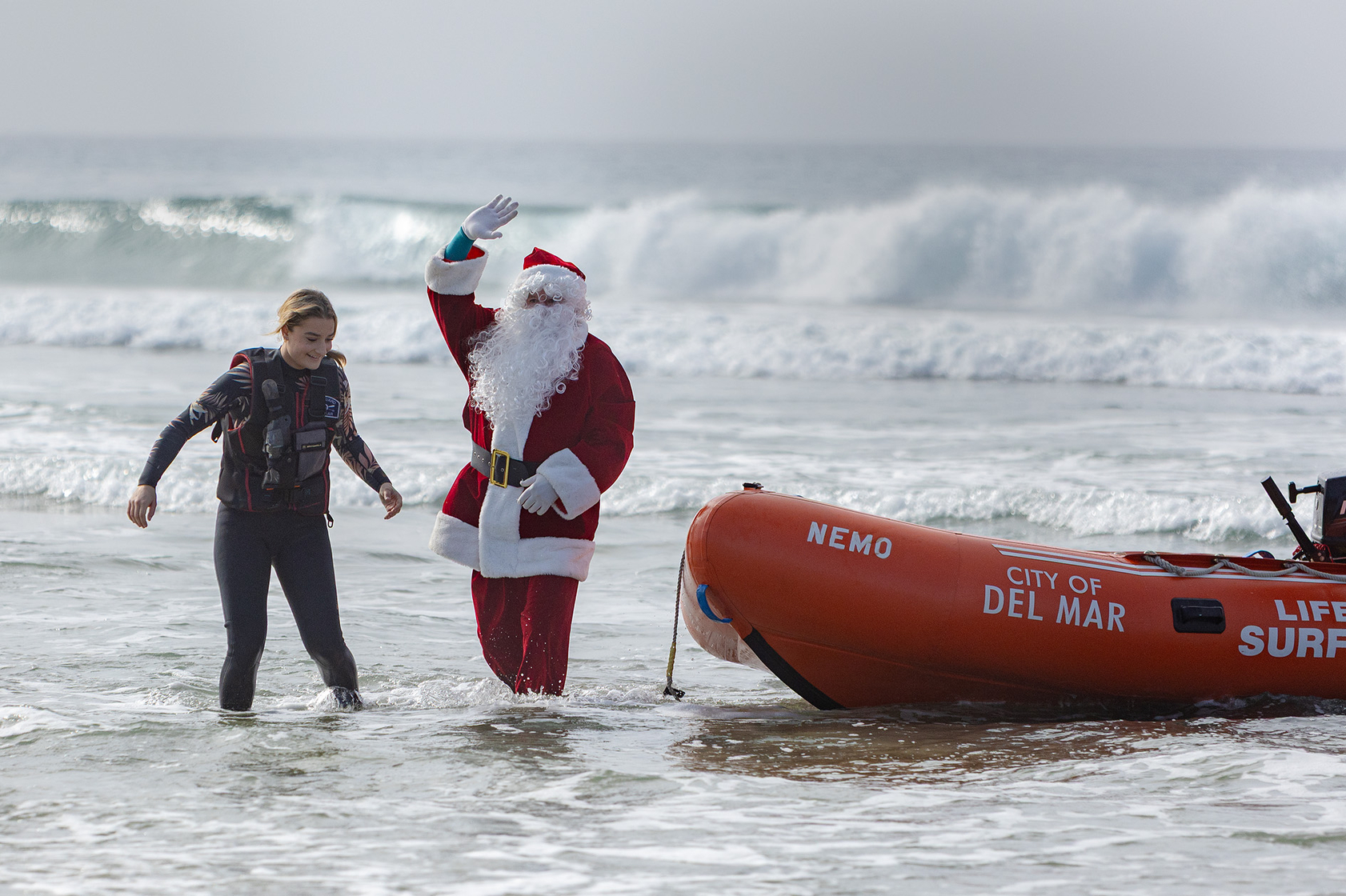 Santa arrives at Del Mar Beach on a Zodiak (Jon...