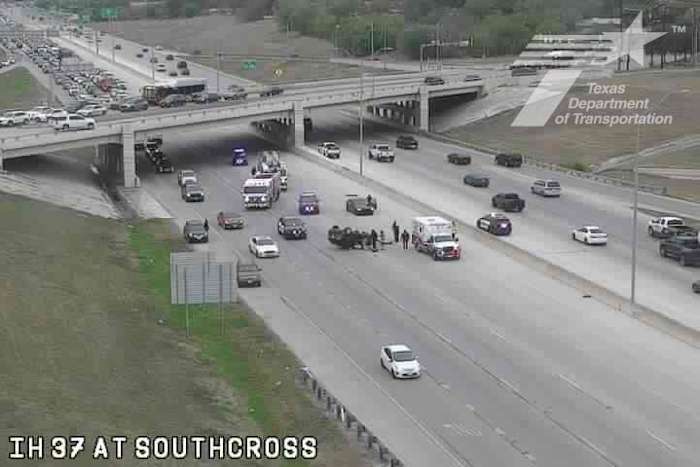 Driver injured in Southeast Side rollover crash on Interstate 37, SAPD says